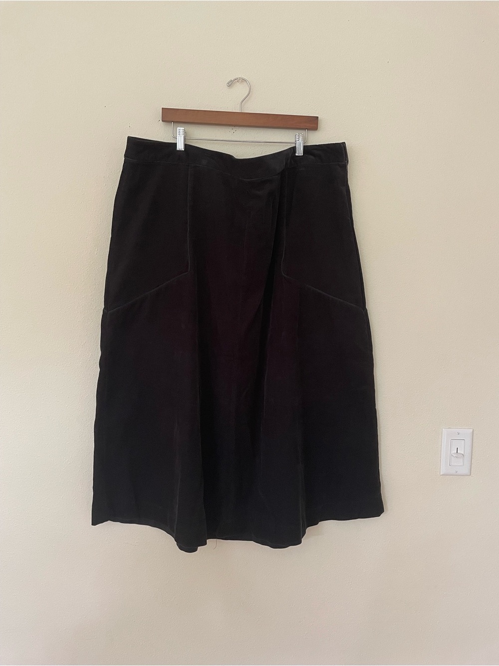 Liz Claiborne Black A-Line Skirt with Panel Detailing #78